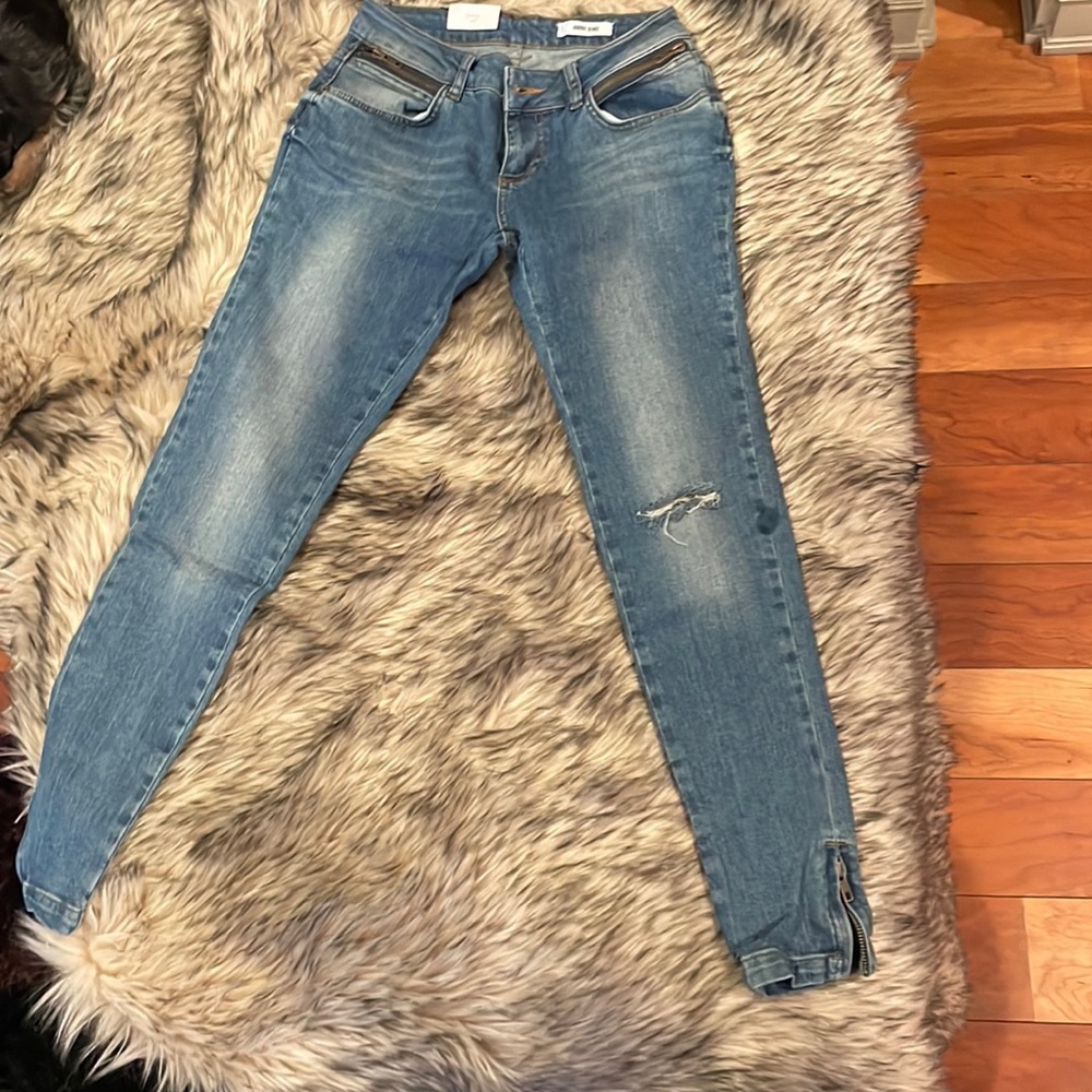Anine Bing Two-Zip pocket. Skinny/cropped. Size 28. Fits snug!